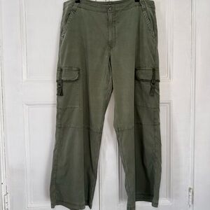 American Eagle Super High-Rise Baggy Wide Leg Cargo Pants Olive Green/ Moss 18
